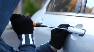 Podżeganie jest to nakłanianie kogoś do popełnienia przestępstwa, np. kradzieży samochodu.