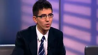 Wstąpienie Polski do ERM2 po 1 lipca nie przekreśla szans na przyjęcie eurowaluty w 2012 roku - przyznał w TVN CNBC Biznes Marek Rozkrut z ministerstwa finansów. Do końca kwietnia resort finansów ma opracować dokument, w którym szczegółowo zostaną przedstawione kolejne etapy realizacji mapy drogowej. O szczegóły gościa programu "Pieniądze od Rana" pytał Robert Stankiewicz.
