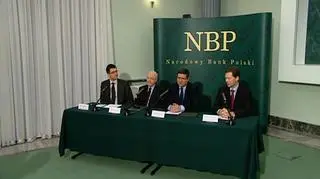 Polska zarażona jest już chorobą pod nazwą kryzys. Światowa epidemia dotarła do naszego kraju - zgodzili się w tej sprawie uczestnicy Wielkiej Debaty w TVN CNBC Biznes. Postawili diagnozę i powiedzieli - jak leczyć? Czy tę samą kurację przewiduje Narodowy Bank Polski?