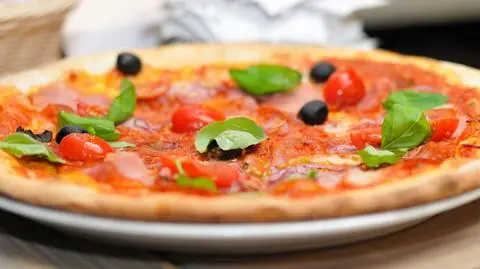 Opalane drewnem piece do pizzy uznane za winne smogu