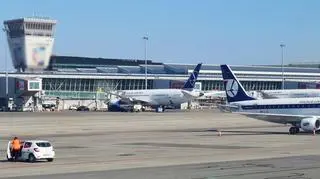 LOT-em z Zielonej Góry do Warszawy