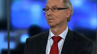 Unijny komisarz ds. programowania finansowego i budżetu zapowiada większą ingerencje Unii Europejskiej w budżety państw członkowskich. Zdaniem Janusza Lewandowskiego po doświadczeniach Grecji, żółta kartka wystawiana przez Brukselę krajowi który przekracza dopuszczalne poziomy długu będzie już inaczej traktowana. 