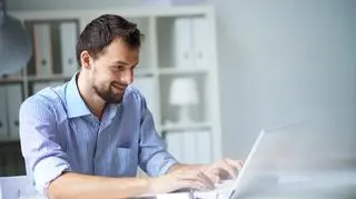 W październiku przeciętne wynagrodzenie w sektorze przedsiębiorstw wyniosło 4259,15 zł