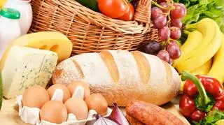 Do wyrzucania żywności przyznaje się aż 35 proc. Polaków