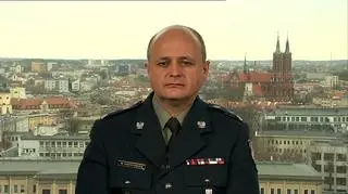 W niedzielę na granicy z Białorusią trzeba było odstać nawet 43 godziny. Tak długie kolejki TIR-ów to efekt ruchu przed Wielkanocą, ale także ograniczenia, jakie wprowadziła strona białoruska między 20 marca a 20 kwietnia. Rozmowa z nadinsp. celnym M. Sienkiewiczem, dyrektorem Izby Celnej w Białymstoku