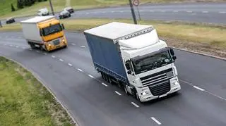 Wdrożenie nowych rozwiązań umożliwiających monitorowanie i kontrolę przewozu drogowego niektórych towarów ma na celu uszczelnienie systemu podatkowego