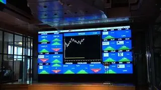 Na warszawską giełdę wcale nie tak wielu chętnych. Widać też wyraźnie, że nawet wśród potencjalnych nabywców specjalnej gorączki nie ma. Ministerstwo Skarbu odrzuciło właśnie jedyną wiążącą ofertę ze strony Deutsche Börse. MSP zapowiada, że prywatyzacja giełdy odbędzie się poprzez samą giełdę.