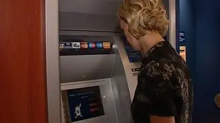 10,5 procent na lokacie. To najnowsza broń banku PKO BP, który chce nową ofertą pokonać konkurentów i zaciągnąć z rynku jak najwięcej pieniędzy. Przyznać trzeba, że tym ostatnim trudno będzie pobić taką ofertę, ale klienci mogą się czuć rozczarowani. Bo 10,5 na lokacie tak, ale nie rocznie tylko - po półtora roku. Czyli rocznie - 7. 
