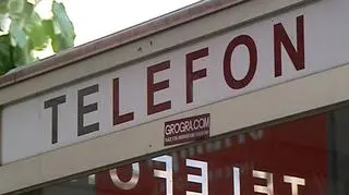 500 miejscowości z internetem w każdym domu. Tyle wsi można by bezprzewodowo podłączyć do sieci za pół miliarda złotych. Takie inwestycje może niedługo zacząć Telekomunikacja Polska. Ale nie z dobrego serca - dostała ultimatum od Urzędu Komunikacji Elektronicznej: albo zapłaci kary na blisko pół miliarda złotych, albo zacznie inwestycje na terenach wiejskich. Trudny wybór... 