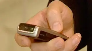 Od dziś telefon ma nowe możliwości - firma mPay uruchomiła nową usługę, dzięki której przez telefon można płacić za zakupy. Z takiej możliwości mogą korzystać abonenci Plusa. 