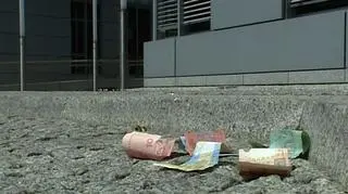 Wakacje, słońce , plaża nad Adriatykiem... sama przyjemność… nagle przestaje być przyjemnie. Tracisz portfel pełen pieniędzy, kart kredytowych oraz dokumenty. Co robić w takiej sytuacji?