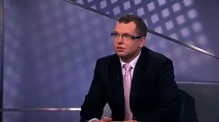 „Mam działalność gospodarczą i rozliczam się z żoną. Przed ślubem kupiłem jednak mieszkanie i skorzystałem z ulgi odsetkowej, czy teraz gdy jesteśmy małżeństwem mogę kontynuować takie odliczenie?”. „Czy ja jako ojciec mający dziecko z innego związku nieformalnego, zamieszkując z inną kobietą, również w związku nieformalnym mogę rozliczyć się jako rodzic samotnie wychowujący syna?” Wątpliwości widzów w rozmowie z Grzegorzem Grochowiną, KPMG, rozwiewa Paweł Blajer.