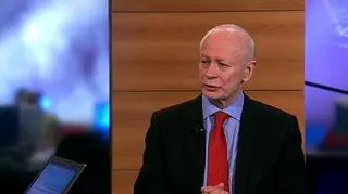 Związkowcy odwołali środowe spotkanie z szefem doradców strategicznych premiera - ministrem Michałem Bonim. Nie podoba im się pomysł rządu na zmiany w mundurowym systemie emerytalnym. Minister Boni podtrzymał jednak w TVN CNBC pomysł na zmiany. Żeby nabyć prawo do emerytury policjanci, żołnierze i inni funkcjonariusze służb mundurowych będą musieli przepracować 25 lat i ukończyć 55 rok życia.