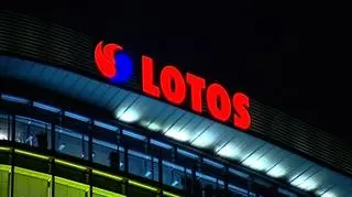 Wielka polska spółka - ofiarą wielkiej zagranicznej manipulacji, w której chodzi oczywiście o wielkie pieniądze?... Raport jednego analityka wyceniający wartość grupy LOTOS na zero złotych spowodował gwałtowną wyprzedaż akcji spółki. Jej prezes Paweł Olechnowicz zdecydowanie odrzuca tezy raportu, a Komisja Nadzoru Finansowego wzięła pod lupę UNIcredit, w którym dokument przygotowano.