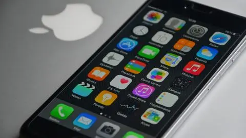 Spowolnienie sprzedaży iPhone'ów martwi analityków