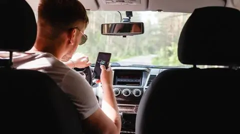 Brytyjski system wychwyci rozmawiających przez telefon kierowców