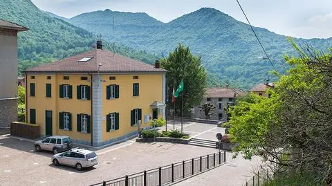 Burmistrz Esino Lario wystawił na sprzedaż urząd gminy