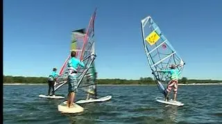 Spokojna głowa w podróży - zupełnie za darmo. Wybierając się do krajów Unii Europejskiej warto zaopatrzyć się w Europejską Kartę Ubezpieczenia Zdrowotnego. Dokument w razie potrzeby pozwoli na bezpłatne korzystanie z publicznej opieki medycznej w każdym z krajów wspólnoty choć nie w pełnym zakresie.O tym jak zdobyć taką kartę oraz jak w razie wypadku z niej korzystać?