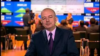 Notariusze uruchamiają centralny rejestr testamentów, co ma uprościć procedury spadkowe. Dotychczas nie można było w Polsce zarejestrować nigdzie testamentu. Można go było sporządzić notarialnie, choć moc sprawcza takiego dokumentu jest identyczna jak spisanego ręcznie i trzymanego w szufladzie. Podobne rejestry działają w 18 państwach Unii Europejskiej, w tym 13 w formie elektronicznej. Rozmowa z Lechem Borzemskim, prezesem Krajowej Rady Notarialnej.