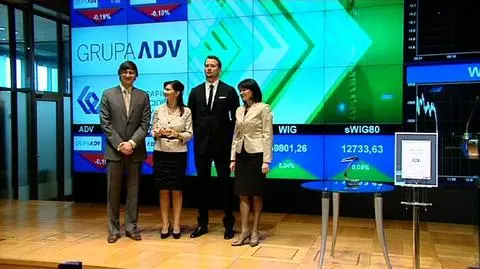 Grupa ADV przeniosła się w środę z NewConnect na rynek główny bez emisji nowych akcji. Spółka chce sfinalizować zakup studia specjalizującego się w grafice 3D, a w II kwartale przedstawi politykę dywidendową. Na otwarciu akcje zdrożały o 0,06% do 15,59 zł. 