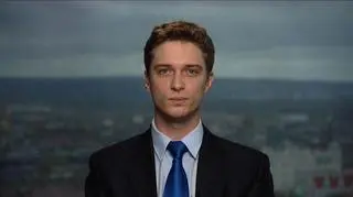 Euro umocniło się do dolara i przebiło poziom 1,44. Technicznie kurs wskazuje na dalsze umocnienie, ale pojawiają się czynniki, które mogą chwiać kursem, jak na przykład wypowiedzi członków FED. Rozmowa z Danielem Kosteckim, analitykiem XTB.