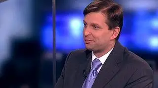 PKO BP podnosi kapitał, a jednocześnie planuje wypłatę dywidendy z zysku za ubiegły rok. Chce to zrobić wbrew zaleceniom Komisji Nadzoru Finansowego, która uważa, że banki powinny zostawić zyski u siebie. Nadzieję na to, że decyzja PKO BP zostanie zmieniona wyraził prezes Narodowego Banku Polskiego. Między innymi o kwestii dywidendy mówił w "Dniu na Rynkach" Gość programu - Marek Zuber z Dexus Partners.