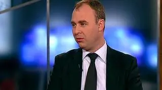 Dzięki fuzji z Torfarmem Prosper będzie miał 30-procentowy udział w rynku - przyznał w TVN CNBC Biznes członek zarządu Prosper, Adam Pieniacki. Rodzina Wesołowskich zdecydowała się sprzedać akcje Prospera po 5 zł. W ciągu 30 dni Torfarm ma ogłosić wezwanie do sprzedaży pozostałych walorów spółki. O korzyści płynące z połączenia spółek gościa "Dnia na Rynkach" pytał Mikołaj Kunica.