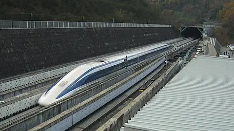 Japoński pociąg pobił rekord prędkości. Pojechał 590 km/h