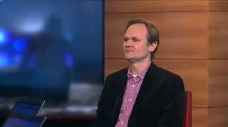 Apple mocno rośnie na giełdzie, niewielka spółka z NewConnect, która zarabia produkując gry iPhony i iPady – 11 Bit Studios – też chce rosnąć i dynamicznie rozwijać swój biznes. Spółka w ubiegłym roku zwiększyła przychody o ponad 540%, miała też 1,3 mln zł zysku netto – do tej pory generowała straty. W tym roku ma zarobić 1,74 mln zł, w przyszłym już 4,57 mln zł. Gościem programu Dzień Na Rynkach był Grzegorz Miechowski, prezes 11 Bit Studios.