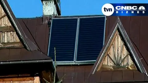 01.03 | Nawet 300 mln złotych dopłaty dla gospodarstw domowych do kredytów na kolektory słoneczne szykuje Narodowy Fundusz Ochrony Środowiska i Gospodarki Wodnej. Szacuje, że dzięki tym pieniądzom pomoże ponad 40 tysiącom gospodarstw i wspólnot spłacić ok jedną trzecią kredytu (TVN CNBC Biznes)