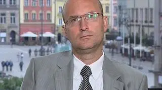 KGHM ma w planach sprzedaż swoich aktywów telekomunikacyjnych - zarówno swój udział w Polkomtelu jak i Telefonię Dialog. Prezes KGHM Herbert Wirth zdradza, ze Dialogiem są zainteresowane dwie firmy - Polkomtel i Netia.
W programie Dzień na Rynkach gościem Rafała Hirscha był dyrektor finansowy Telefonii Dialog Tomasz Maliszewski. 
Dialog jest obecnie na etapie przeobrażania się z firmy o charakterze stricte telekomuniakcyjnym w firmę multimedialną świadczącą usługi chociażby telewizji cyfrowej.