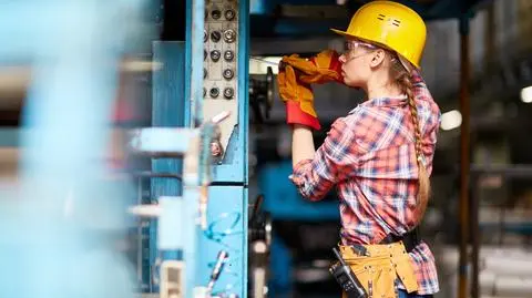 Jacy pracownicy byli poszukiwani w sierpniu 2017 roku - GoldenLine