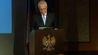 Ostatnie dekada to droga ku upadkowi - powiedział na konferencji Vaclav Klaus. Według prezydenta Republiki Czeskiej druga dekada transformacji charakteryzuje się całkowicie odmiennymi ideami, które pogrążają światowe gospodarki. Kryzys jest nieuniknionym rezultatem długofalowych ingerencji polityków w rynek - podkreślił prezydent Klaus. O 20 latach transformacji głos na konferencji NPB, której patronem jest TVN CNBC Biznes, zabrał Vaclav Klaus.