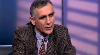 Wykonanie planu budżetowego na ten rok będzie bardzo trudne, jeśli w ogóle wykonalne. Tak sytuację państwowej kasy ocenia w TVN CNBC Biznes wiceminister finansów Maciej Grabowski. Zastrzegł jednak, że ministerstwo finansów nie pracuje nad zmianą stawek podatkowych, m.in. VAT-u. Ostateczna decyzja ma zależeć od danych dotyczących rzeczywistych dochodów i wydatków budżetowych. O szczegóły pytał w programie "Pieniądze od Rana" Robert Stankiewicz.