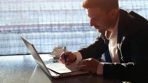 Niższa liczba przepracowanych godzin pracy może ograniczać wzrost płac