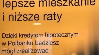 Polbank czasowo rezygnuje z aneksów do umów kredytowych. Najpierw jednak je proponował, aby podnieść marże kredytów hipotecznych. Działania argumentował wzrostem wartości kredytu przez drożejącego franka szwajcarskiego. Zdaniem zarządu Polbanku tego wymagała rekomendacja Komisji Nadzoru Finansowego.
