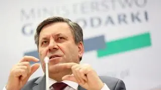 Minister gospodarki zaprezentował nowe rozwiązania dla wszystkich, którzy zaciągnęli kredyty hipoteczne w szwajcarskiej walucie. Ministerstwo Gospodarki rekomenduje wprowadzenie wakacji kredytowych do 3 lat, czyli możliwość zawieszenia spłat rat kredytów oraz rekomenduje też umożliwienie kredytobiorcom zmianę waluty kredytu na złotówki po średnim kursie NBP z dnia przewalutowania. „Chcemy z taką samą powagą jak kredytobiorców >frankowych<traktować kredytobiorców, którzy są zadłużeni w złotych” – powiedział w środę wicepremier, minister gospodarki Janusz Piechociński