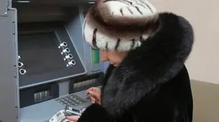 Rosjanie ruszyli do bankowych kas i bankomatów