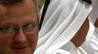 Ta ostatnia niedziela... w rządzie? Niewykluczone, że będzie mógł to powiedzieć wkrótce minister skarbu Aleksander Grad. Pytań o jego przyszłość jest tym więcej, im mniej czasu pozostało na zapłatę przez Katarski Fundusz Inwestycyjny za majątek polskich stoczni. Ale to nie jedyne zmartwienie ministra....