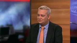 Kłopoty z zadłużeniem krajów strefy euro osłabiają wspólną europejską walutę. Jej osłabianie się powstrzymała w ubiegłym tygodniu skoordynowana akcja banków centralnych, które od dziś zwiększyły dostęp do dolara na rynku. Jednak zdaniem Tomasza Zwierzyńskiego, dilera walutowego DZ Banku, słabsze gospodarki są strefie Euro potrzebne.