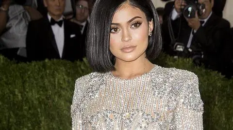 Kylie Jenner self-made women? Okładka magazynu budzi kontrowersje