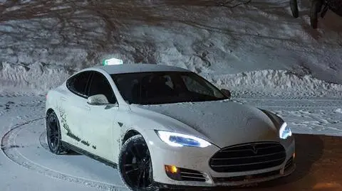 Tesla Model S na taksówce