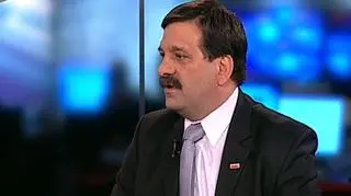 Związek Solidarność apeluje o zdecydowane działanie rządu w walce z kryzysem. Zdaniem Janusza Śniadka, przewodniczącego NSZZ Solidarność polski rząd powinien wziąć przykład działań z innych państw i zaproponować program stymulacyjny dla gospodarki.