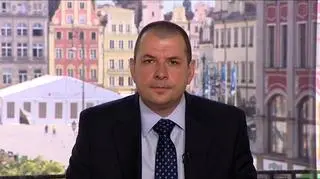 Rejs Anti z przeszkodami. Spółka przesunęła termin wykupu obligacji o wartości 2,84 mln zł z 9 czerwca na 31 sierpnia, bo potrzebuje pieniędzy na aktualnie realizowane projekty. Obligacje Anti były po raz ostatni notowane na Catalyst 30 maja, spółka miała je wykupić 9 czerwca. Anti jest firmą outsourcingową, zajmującą się architekturą zieleni, obsługą nieruchomości i usługami porządkowymi. Gościem programu Dzień na Rynkach był Arkadiusz Rzepa, prezes Anti.