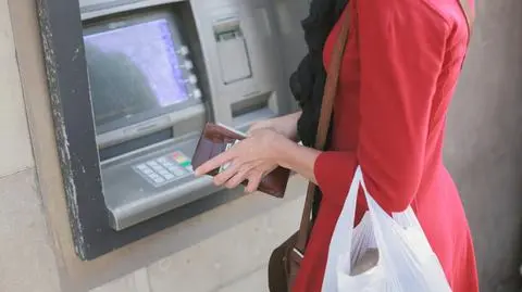 Narodowy Bank Polski poinformował, że w trzecim kwartale ubiegłego roku ubyło w Polsce 316 bankomatów, to spadek o 1,4 proc.