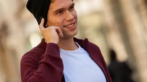 Muzyka i telefon w czapce, którą można wyprać