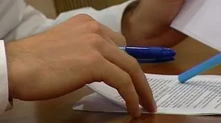 Obniżenie prowizji dla otwartych funduszy emerytalnych wydaje się przesądzone - tak uważają przedstawiciele rządu. Jeżeli ten projekt przejdzie przez Sejm to z pewnością zyska także poparcie prezydenta. Zdaniem zarówno strony rządowej jak i przedstawicieli kancelarii prezydenta nie jest uczciwe, że fundusz, który nie wywiązuje się ze swoich zobowiązań - ma mimo wszystko zapewnione gigantyczne zyski. 