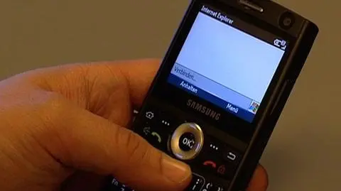 "Wygrałeś! Gotówka już na Ciebie czeka! Wystarczy tylko jeden SMS..." - wielu z nas podobną wiadomość czyta w swoim telefonie regularnie. Urząd Ochrony Konkurencji i Konsumentów postanowił z tym walczyć. O problemie naciągających nas na wydatki SMS-ów i sposobach walki z nimi w materiale Patrycjusza Wyżgi.