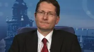 Drastyczny spadek sprzedaży w sklepach Intersportu, spółka składa na karb tragedii smoleńskiej, a potem powodzi. Dopiero w lipcu wychodzi na prostą. Zdaniem Artura Mikołajko, prezesa Intersportu, zysk uda się wywalczyć dopiero w II kw. 2011 roku. Za to już w sierpniu spółka zacznie przygotowania do EURO 2012.