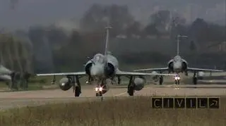 Rozpoczęła się operacja, która ma doprowadzić do obalenia libijskiego dyktatora. Rynki czekają na rozstrzygnięcie, ale i odrabiaja straty. Rosną ceny akcji i walut rynków wschodzących. O tym, co interwencja w Afryce Północnej oznacza dla globalnych i lokalnych rynków - w tym Polski - donosi reporter TVN CNBC Patrycjusz Wyżga.